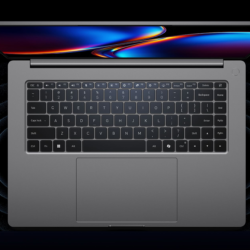 Vista superior do teclado completo e touchpad grande do Xiaomi Redmibook 16 Pro 2026